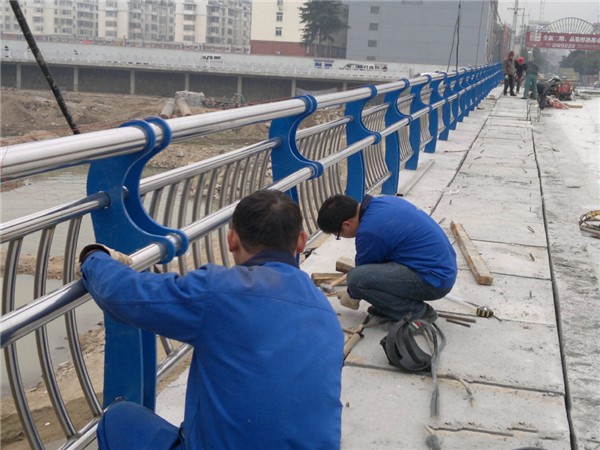 江门不锈钢桥梁护栏除锈维护的重要性及其方法