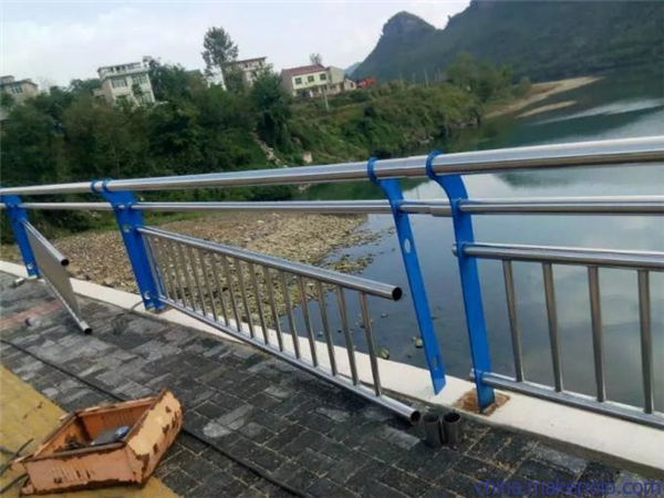 江门不锈钢复合管护栏是一种卓越的防护材料